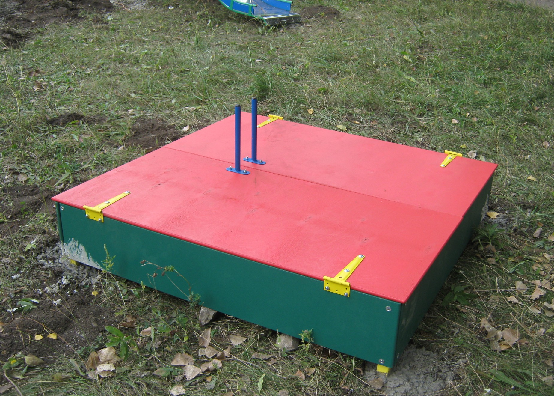 Песочница с крышкой