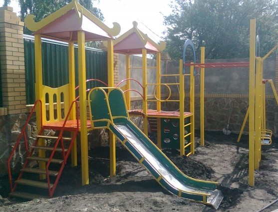 Как выбрать игровой комплекс для дачи: рекомендации от производителя