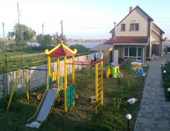 Как выбрать игровой комплекс для дачи: рекомендации от производителя