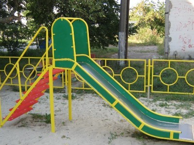 Детские горки - любимое детское развлечение