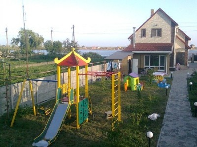 Как выбрать игровой комплекс для дачи: рекомендации от производителя