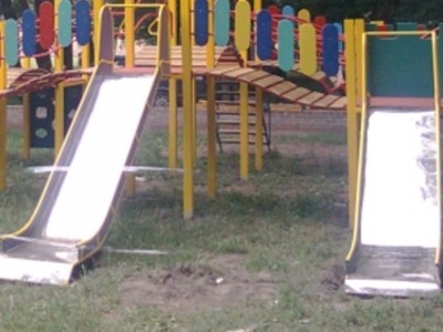 Современная детская горка для дачи